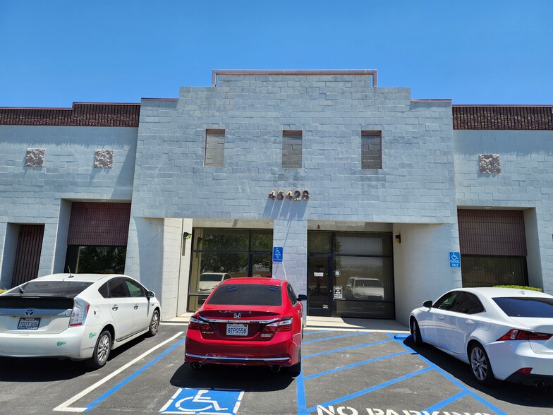 45428 Trevor Ave, Lancaster, CA for lease - Building Photo - Image 3 of 8