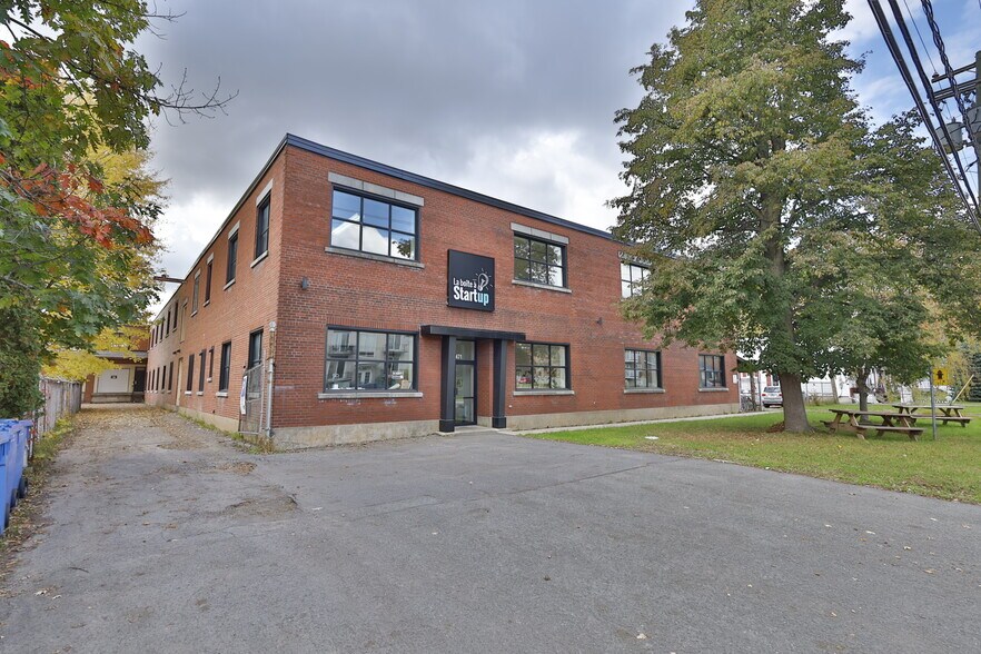 471 Av Gilles-Villeneuve, Berthierville, QC for sale - Building Photo - Image 3 of 3