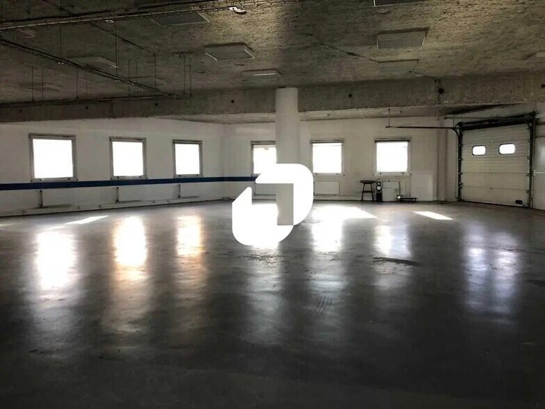 Flex dans Nanterre à louer - Photo du bâtiment - Image 3 de 8