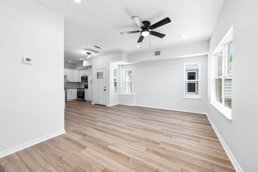 2024 Hampton st, Houston, TX à vendre - Photo du bâtiment - Image 2 de 11