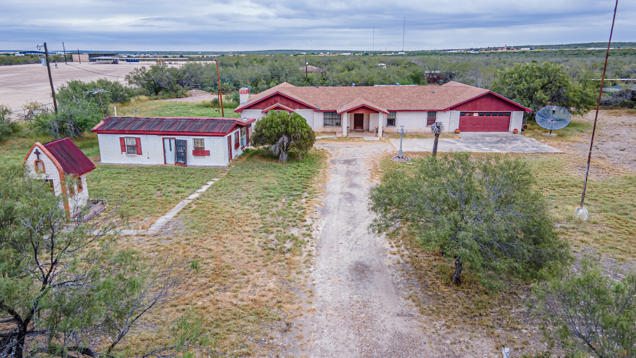 587 Garza Jones Ln, Laredo, TX à vendre Photo principale- Image 1 de 41