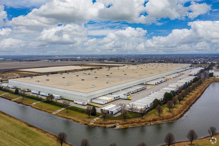 901 Carlow Dr, Bolingbrook, IL for lease - Aerial - Image 2 of 8