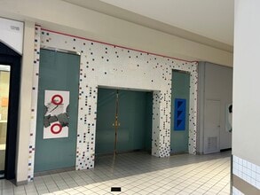 1299 Galleria, Riverside, CA for lease Interior Photo- Image 1 of 5