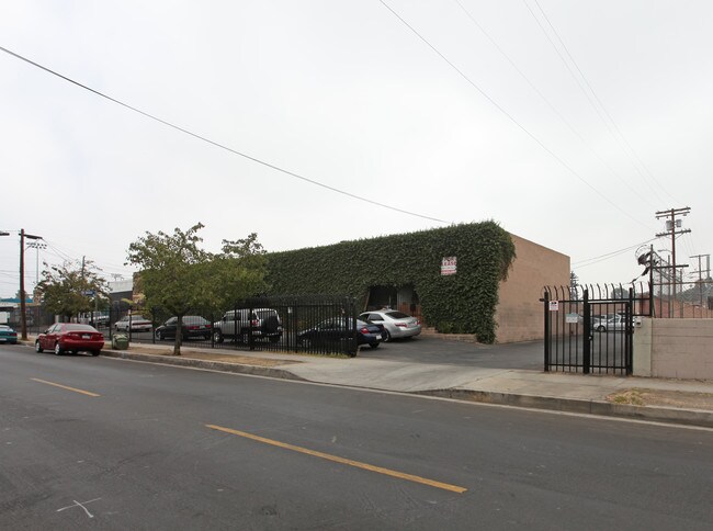 Plus de détails pour 12676 Pierce St, Pacoima, CA - Industriel à louer