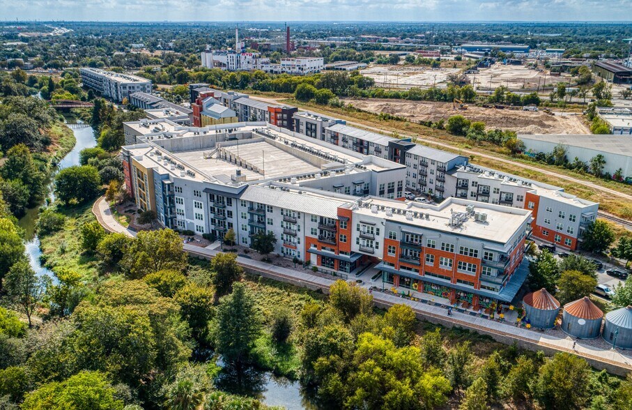 423 Blue Star, San Antonio, TX à louer - Photo principale - Image 1 de 23