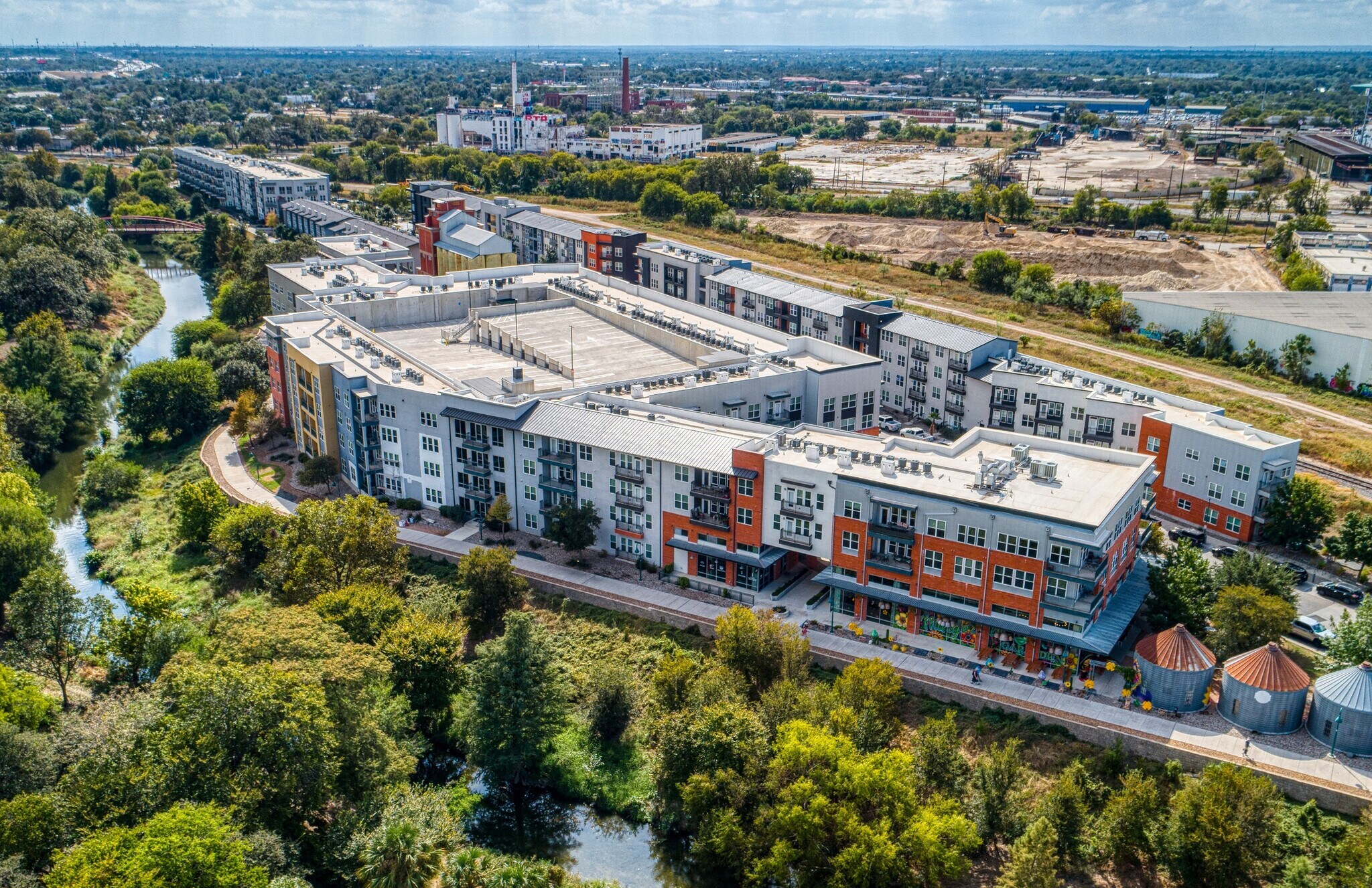 423 Blue Star, San Antonio, TX à louer Photo principale- Image 1 de 24