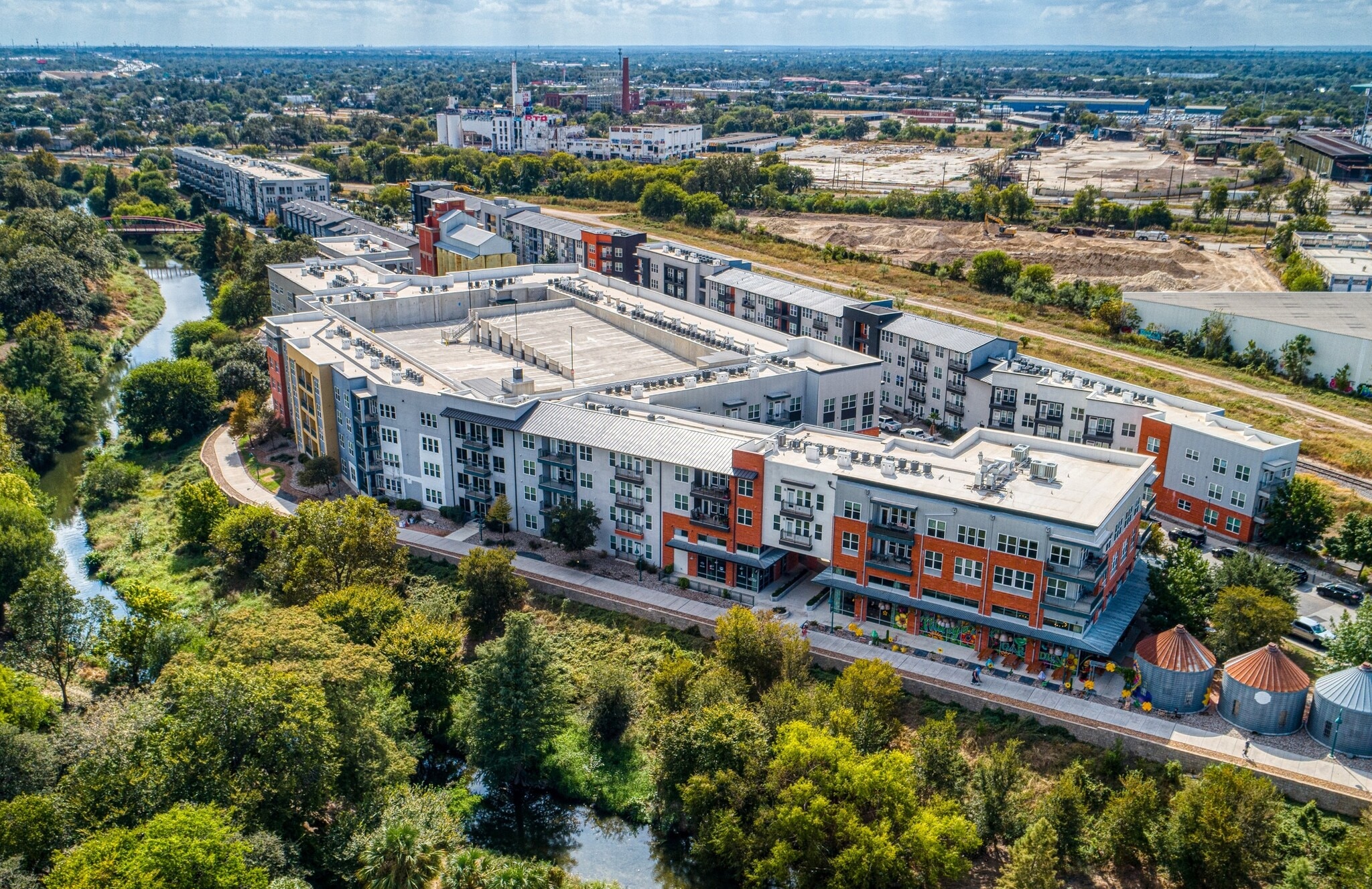 423 Blue Star, San Antonio, TX for lease Primary Photo- Image 1 of 24