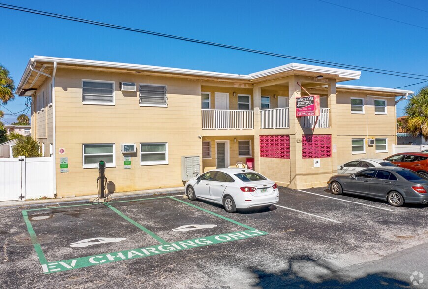 520 73rd Ave, Saint Pete Beach, FL à vendre - Photo du bâtiment - Image 3 de 9