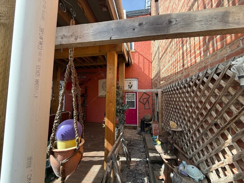 517A N Railway St SE, Medicine Hat, AB à vendre - Photo du bâtiment - Image 3 de 44