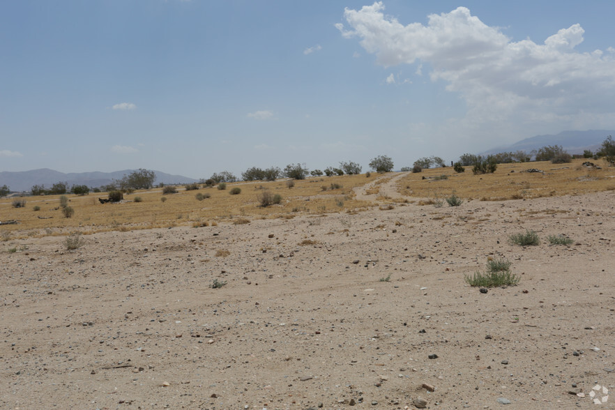 Jacaranda Ave, Hesperia, CA for sale - Primary Photo - Image 1 of 1