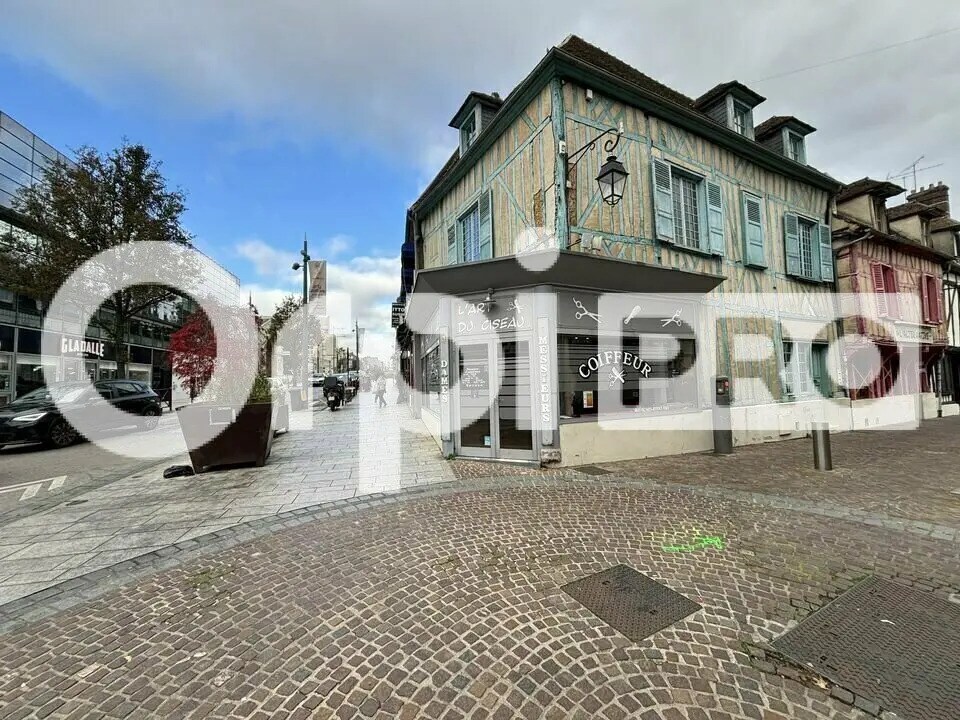 Flex in Beauvais for sale Building Photo- Image 1 of 8