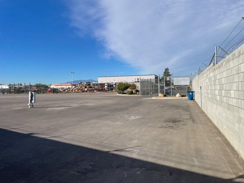 4241 Reno Ave, Las Vegas, NV for lease - Building Photo - Image 3 of 9