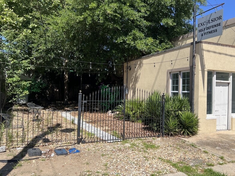 60 Houston St, Hawkinsville, GA à louer - Photo du bâtiment - Image 2 de 5