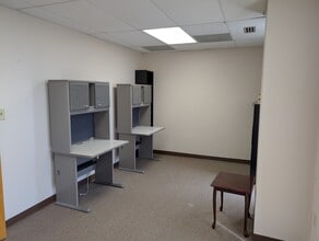 801 W Bay Dr, Largo, FL à louer Photo intérieure- Image 1 de 17