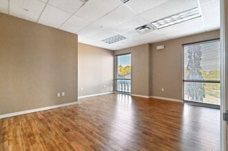 4848 Coconut Creek Pky, Coconut Creek, FL à louer Photo intérieure- Image 1 de 10