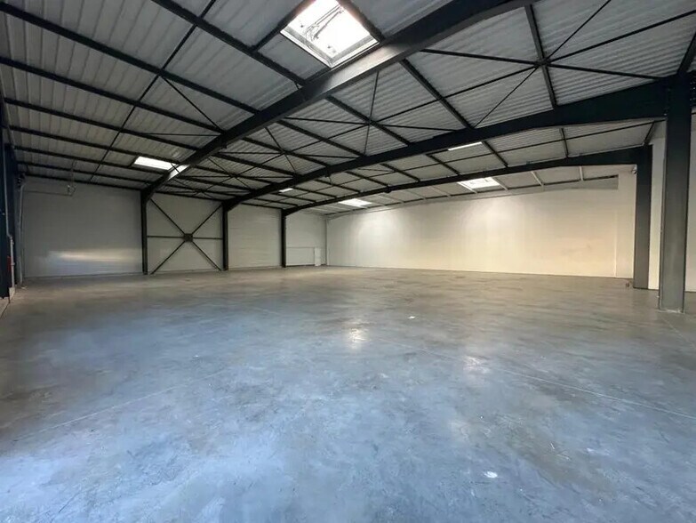 Retail in Rambouillet for lease - Building Photo - Image 2 of 13