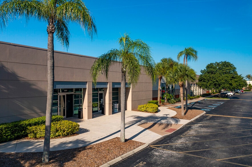 3011 University Center Dr, Tampa, FL for lease - Building Photo - Image 1 of 6