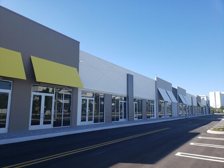 10890 NW 17th St, Doral, FL à louer - Photo du bâtiment - Image 2 de 4