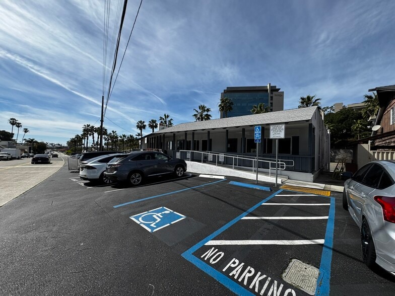 325-333 N Old Newport Blvd, Newport Beach, CA for lease - Building Photo - Image 2 of 10