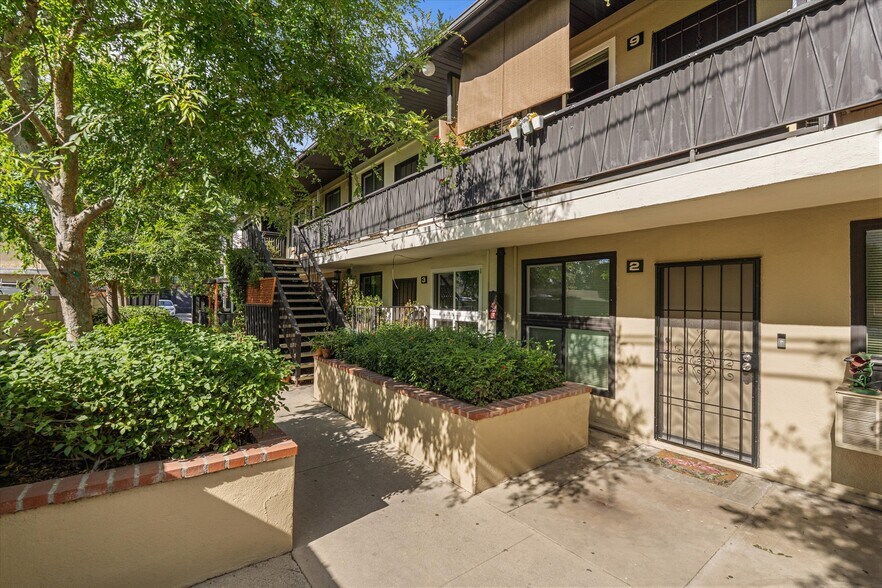 12515 Saticoy St, North Hollywood, CA à vendre - Photo du bâtiment - Image 3 de 11
