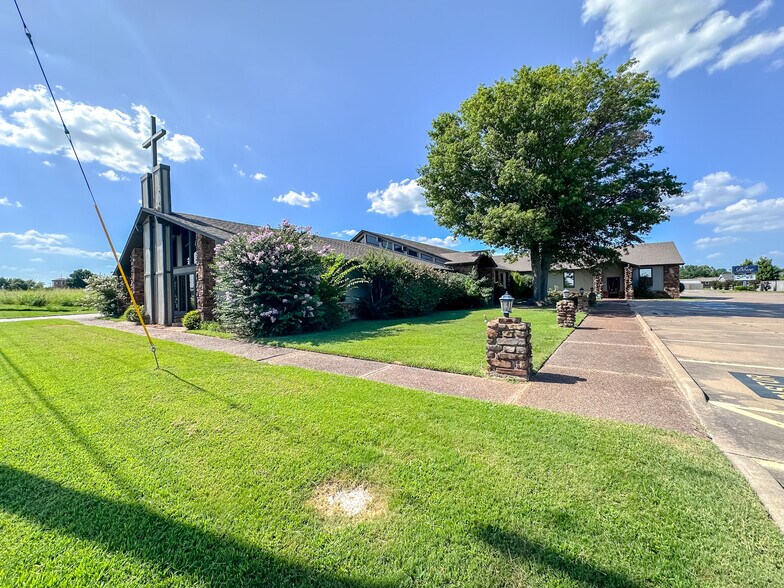 2833 W Main St, Jenks, OK à vendre - Photo du bâtiment - Image 3 de 97