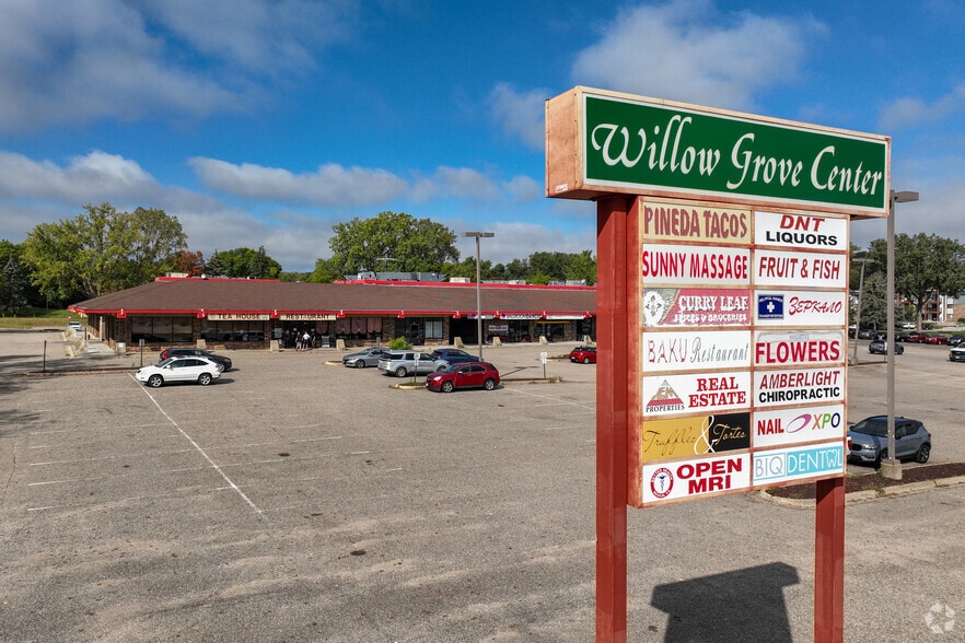 8-88 Nathan Ln, Plymouth, MN for lease - Building Photo - Image 3 of 16