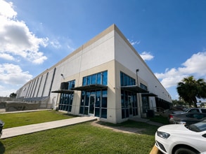 5300 George McVay Dr, McAllen, TX à louer Photo du bâtiment- Image 1 de 4