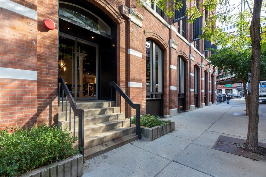 225 W Illinois St, Chicago, IL à louer - Photo du bâtiment - Image 2 de 7