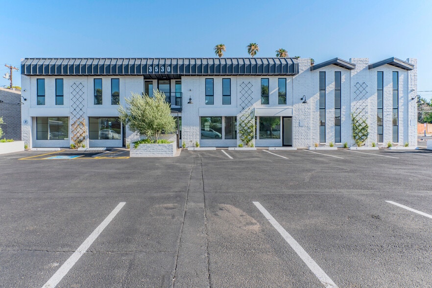 3530 E Indian School Rd, Phoenix, AZ for lease - Building Photo - Image 3 of 24
