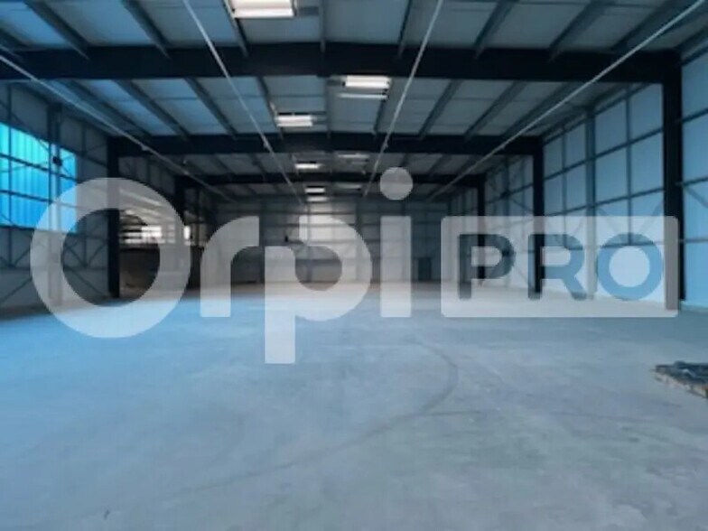 Flex in Fareins for lease - Building Photo - Image 3 of 9