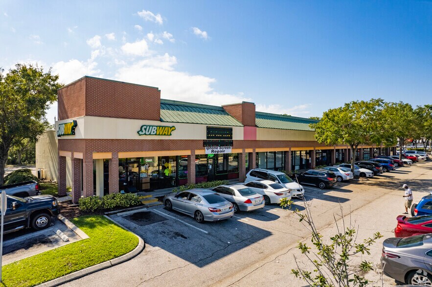 6201-6217 E Hillsborough Ave, Tampa, FL à louer - Photo du bâtiment - Image 2 de 4