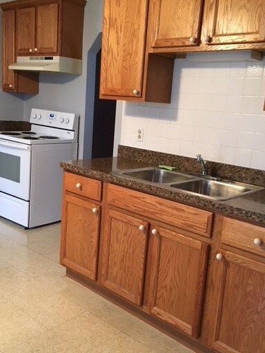 52 Colony St, Bristol, CT à vendre - Photo du bâtiment - Image 2 de 25