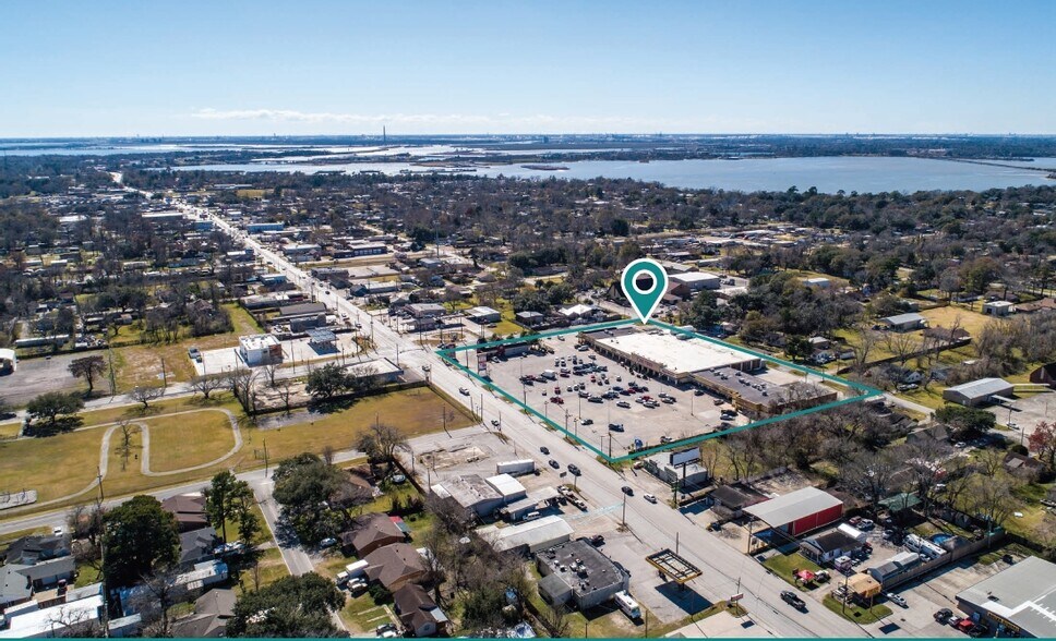 302 N Main St, Highlands, TX à louer - Aérien - Image 3 de 4