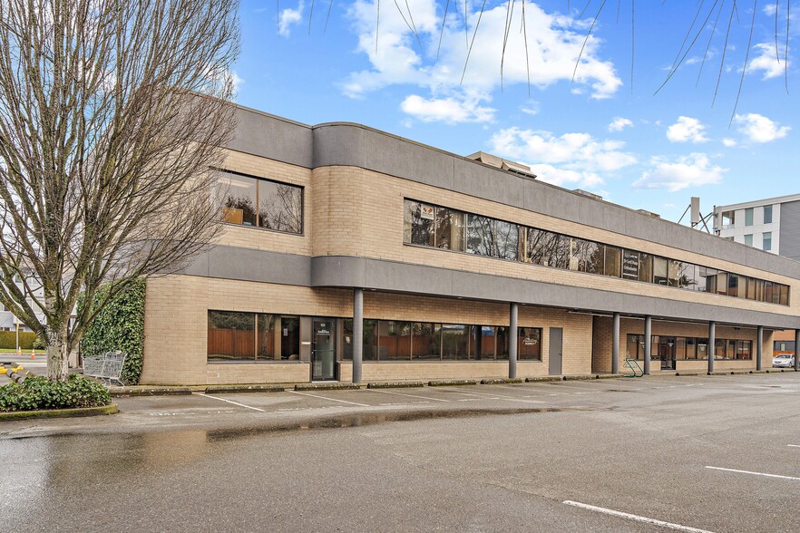 3930 Shelbourne St, Victoria, BC for lease - Building Photo - Image 3 of 9