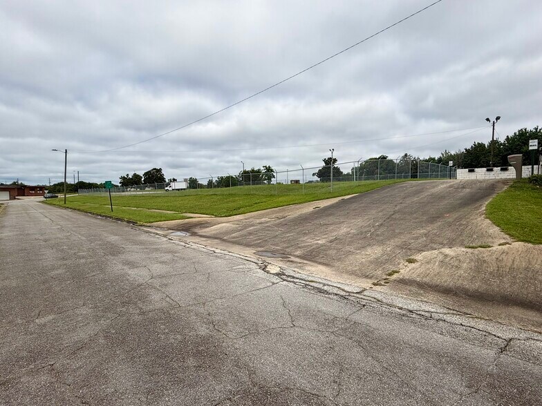 600 Guy Paine Rd, Macon, GA for lease - Primary Photo - Image 1 of 12