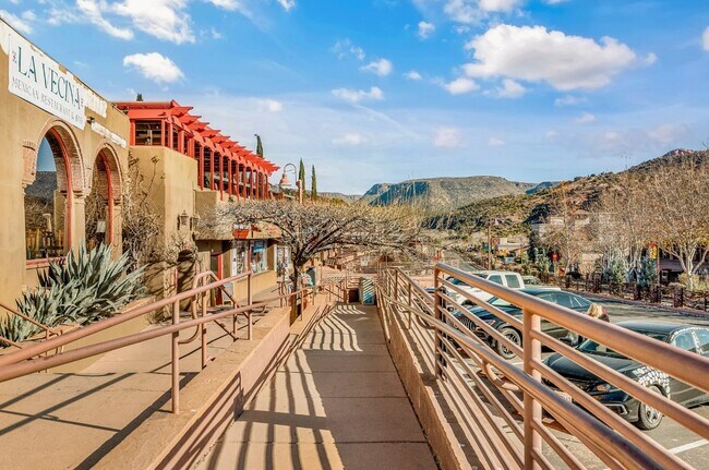 Plus de détails pour 321 N State Route 89A, Sedona, AZ - Commerce de détail à vendre