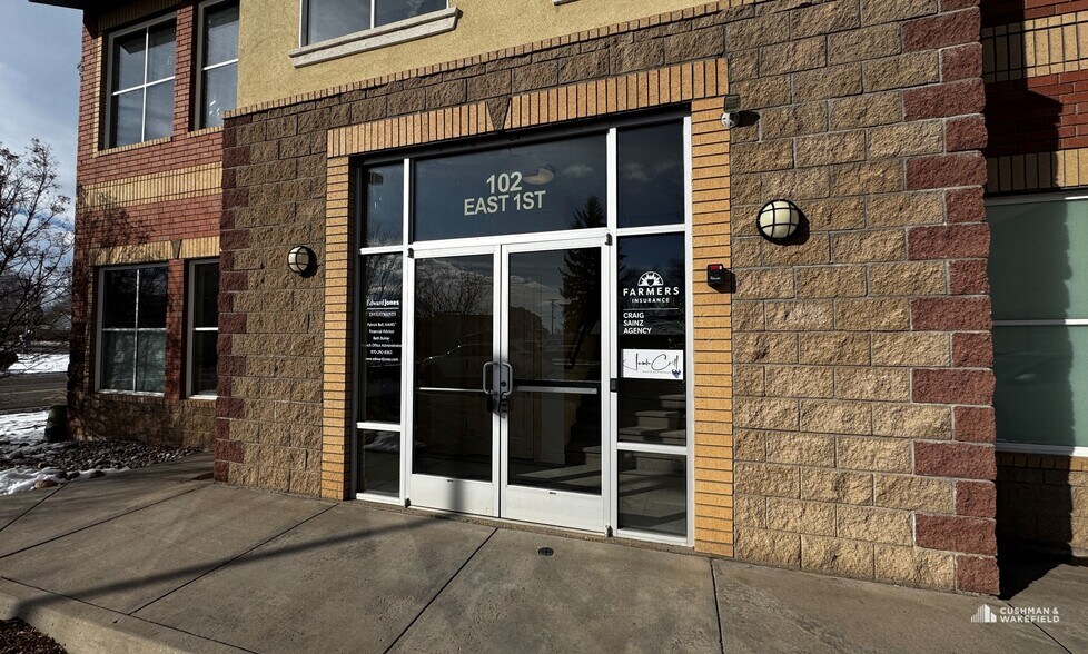 102 E 1st St, Loveland, CO à louer - Photo du bâtiment - Image 2 de 15