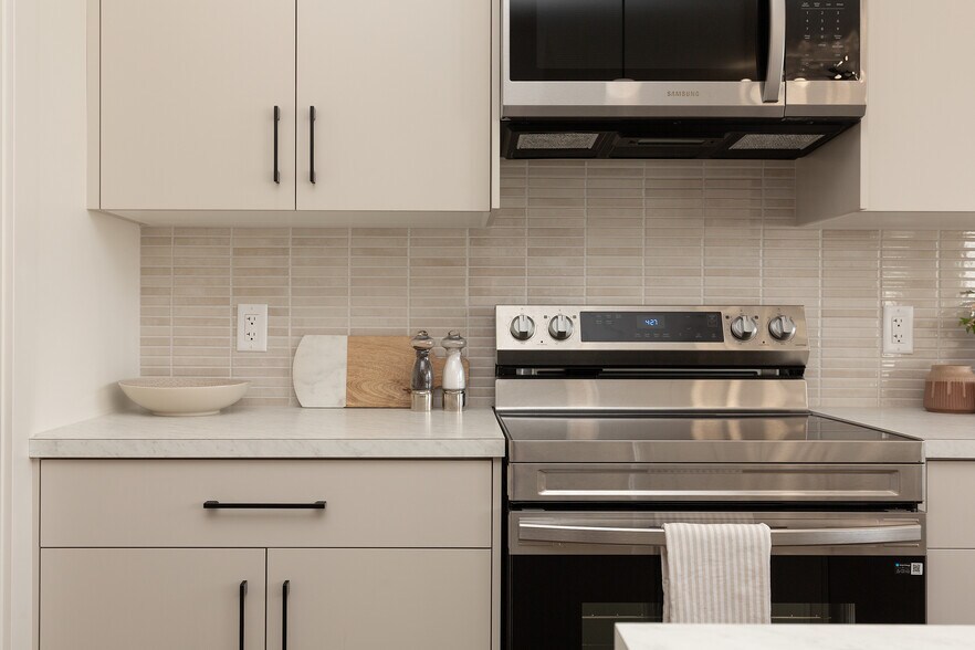 304 50 w, Raymond, AB for sale - Building Photo - Image 3 of 39