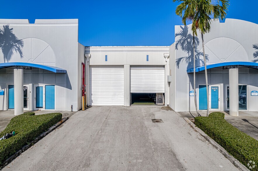 6855 Lyons Technology Cir, Coconut Creek, FL à louer - Photo du bâtiment - Image 3 de 5