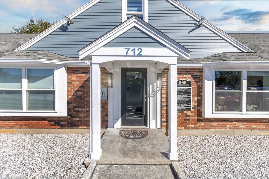 712 Main St, Hyannis, MA for sale - Building Photo - Image 2 of 76