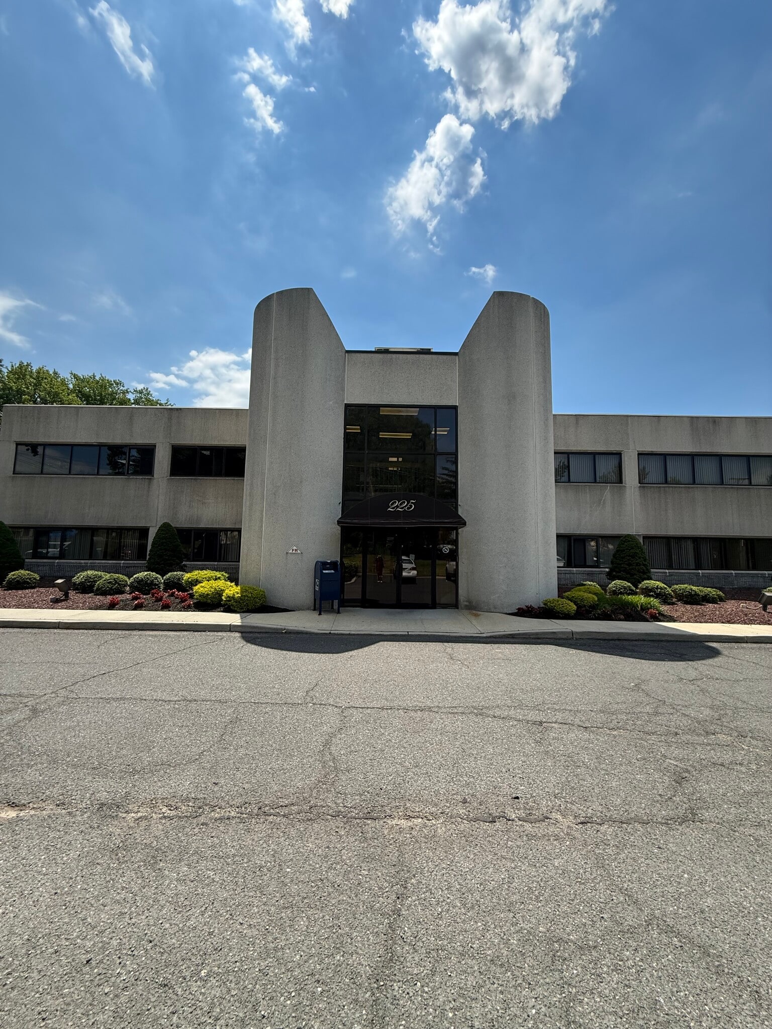225 Gordons Corner Rd, Manalapan Township, NJ for lease Building Photo- Image 1 of 33