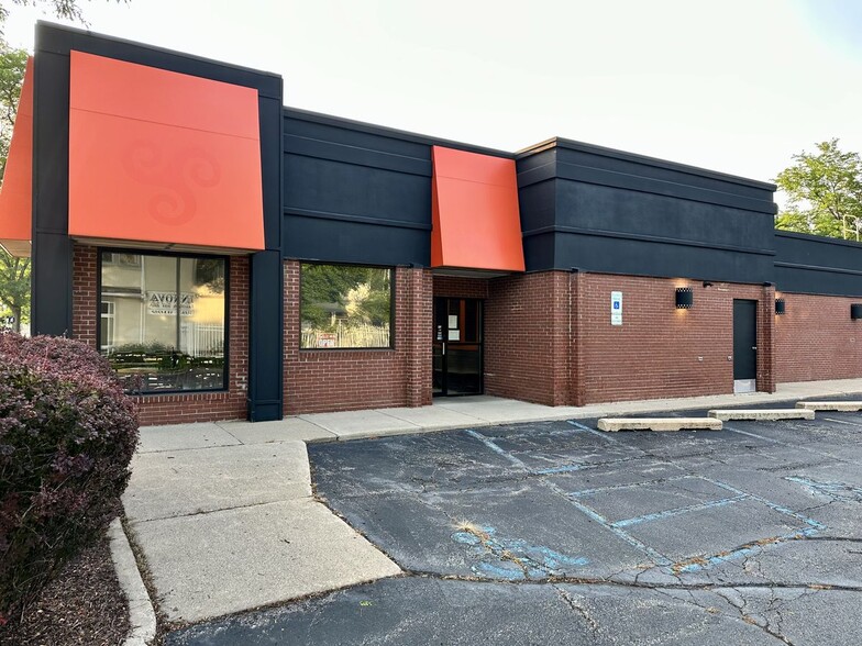 1620 E Michigan Ave, Lansing, MI for lease - Building Photo - Image 3 of 15