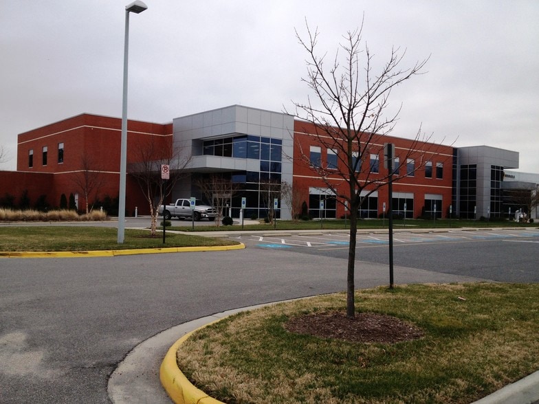 725 Volvo Pky, Chesapeake, VA for lease - Building Photo - Image 1 of 1