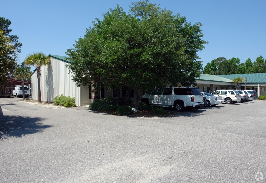 263 Commerce Dr, Pawleys Island, SC à louer - Photo du bâtiment - Image 2 de 6