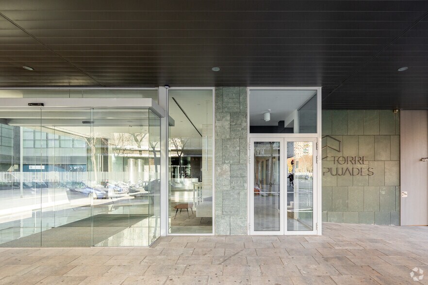 Carrer de Provençals, 41, Barcelone, Barcelona à louer - Photo du bâtiment - Image 3 de 4