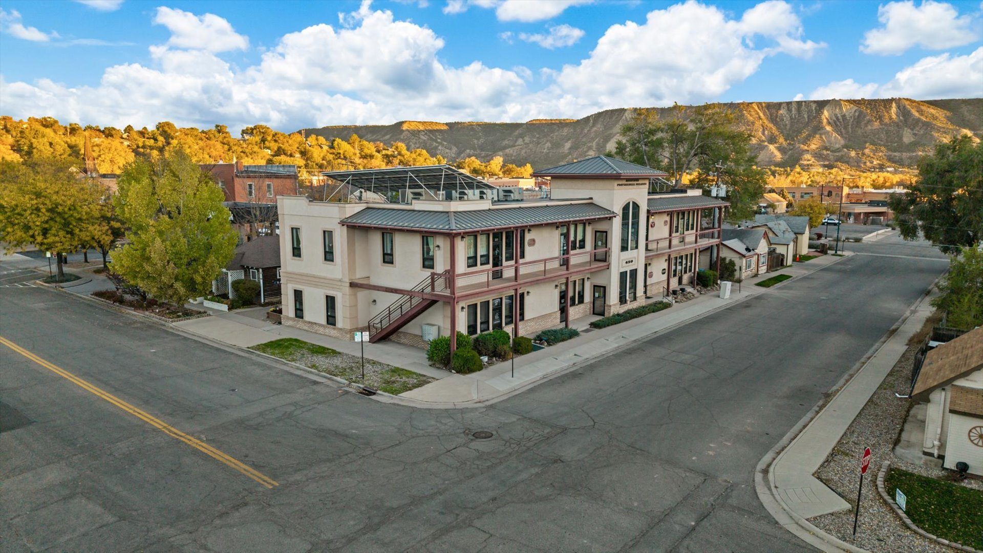 450 West Ave, Rifle, CO à vendre Photo du bâtiment- Image 1 de 26