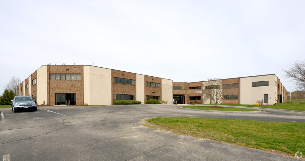 88 Silva Ln, Middletown, RI à louer - Photo du bâtiment - Image 2 de 9