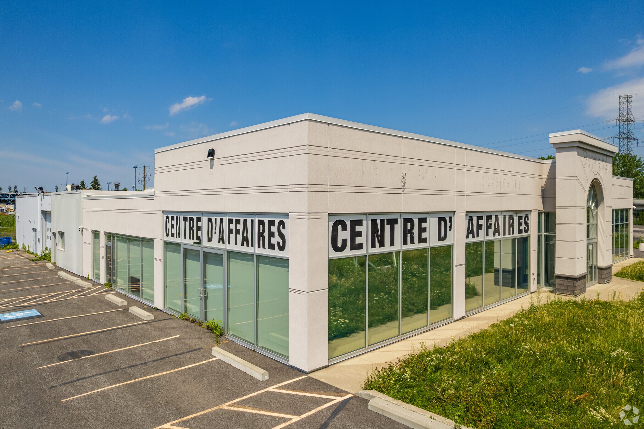 665 Boul Clairevue O, St-Bruno-de-Montarville, QC à vendre Photo du bâtiment- Image 1 de 8