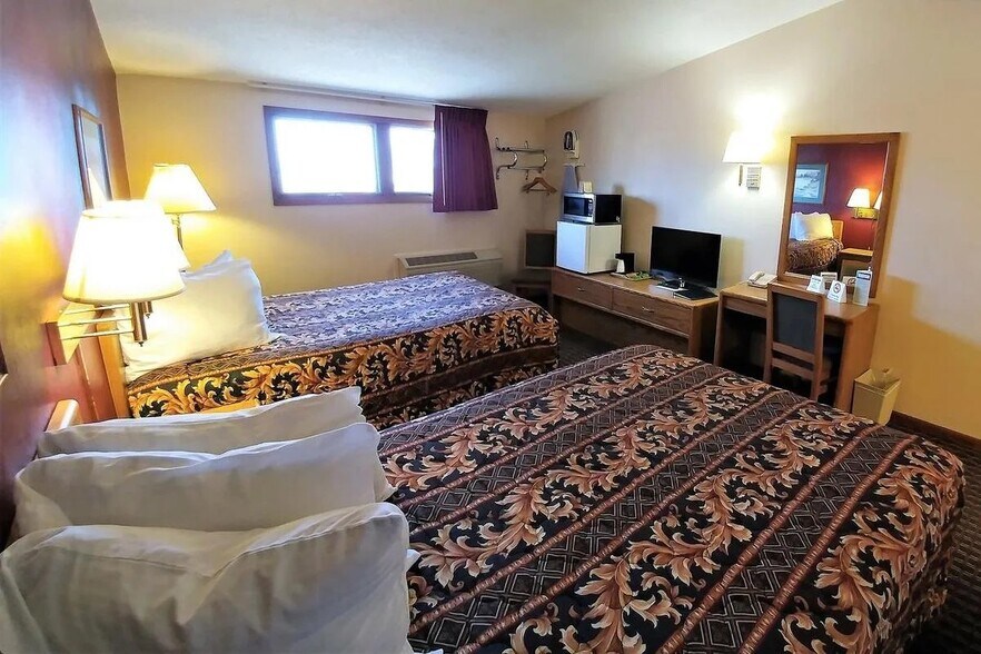 222 3rd Ave S, Windom, MN à vendre - Photo du bâtiment - Image 3 de 6