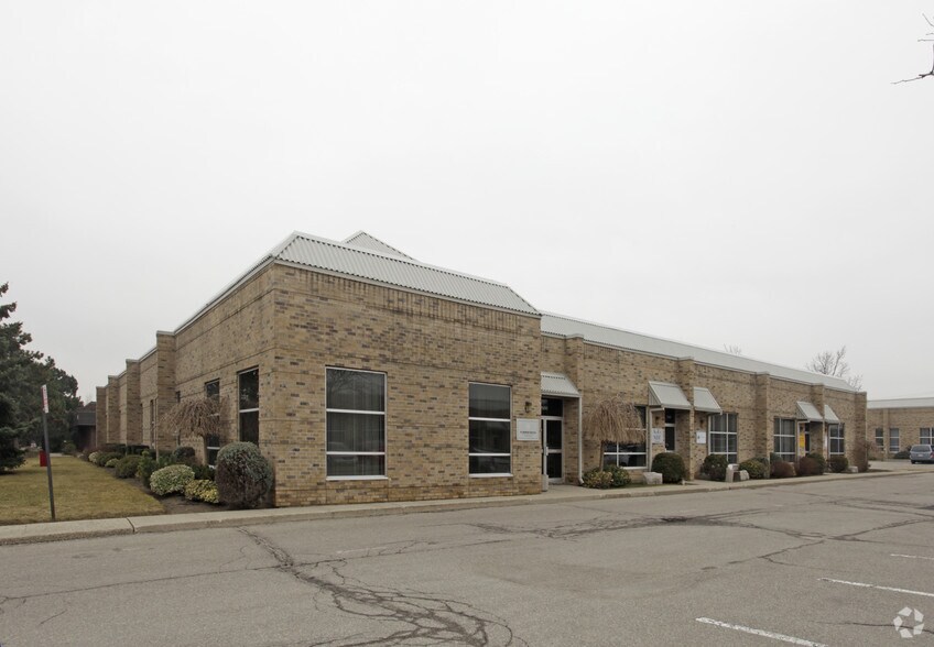 7490-7498 Bath Rd, Mississauga, ON à louer - Photo du bâtiment - Image 2 de 4